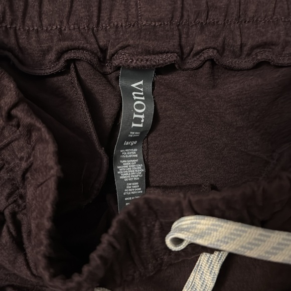 Men’s Vuori maroon pants. Size Large. - Picture 3 of 5